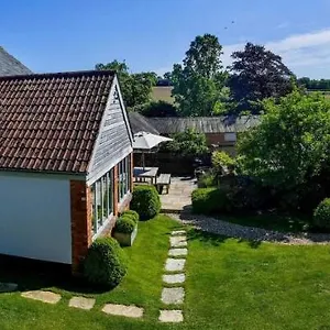 Holiday home Elliotts Barns - With Hot Tubs, Close To Coast, Venn Ottery
